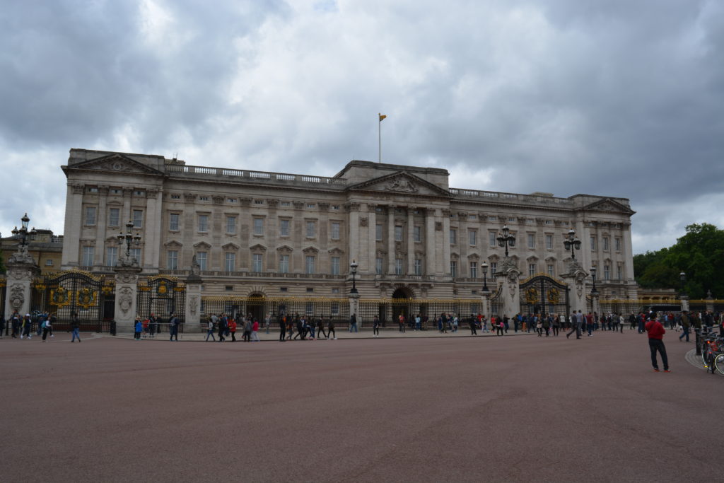 Buckingham- Palace-London-UK-Fundoo-Place